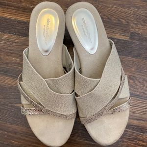 Cloudwalkers Avenue Tan/Gold Wedges 10W